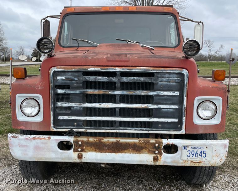 image for item II9328 1985 International 1754  dump truck