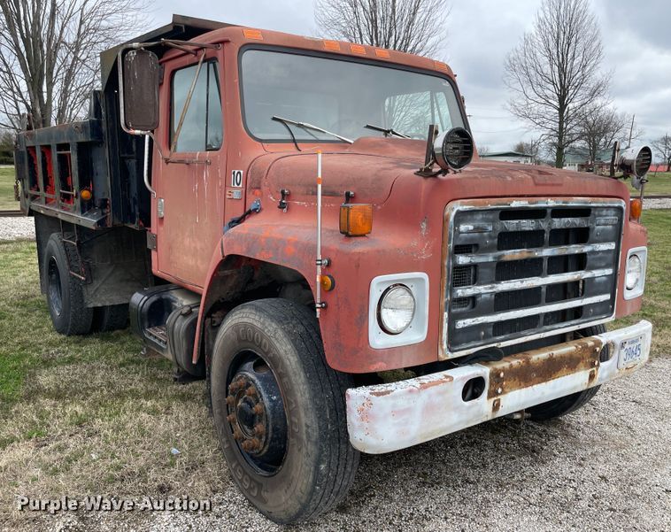 image for item II9328 1985 International 1754  dump truck