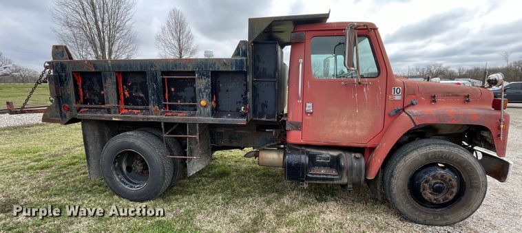 image for item II9328 1985 International 1754  dump truck