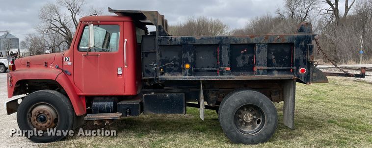 image for item II9328 1985 International 1754  dump truck