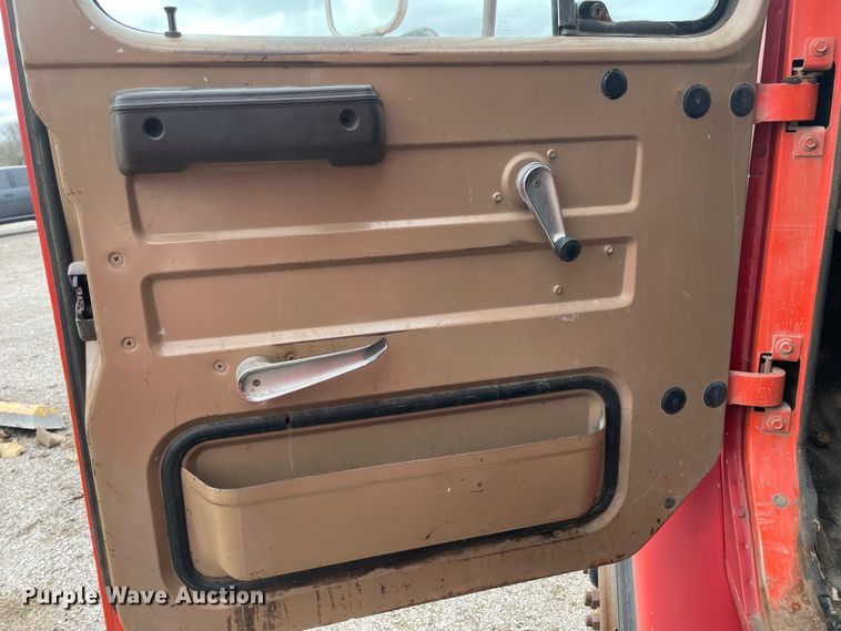 image for item II9328 1985 International 1754  dump truck