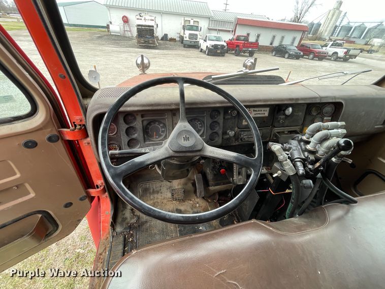 image for item II9328 1985 International 1754  dump truck