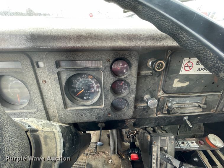 image for item II9328 1985 International 1754  dump truck