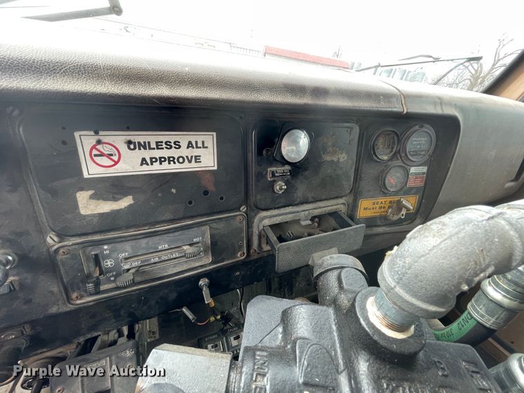 image for item II9328 1985 International 1754  dump truck