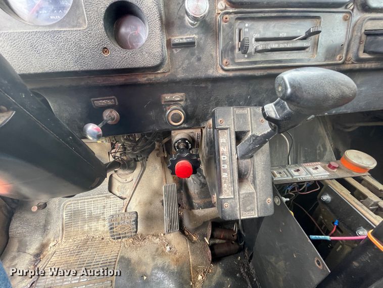 image for item II9328 1985 International 1754  dump truck