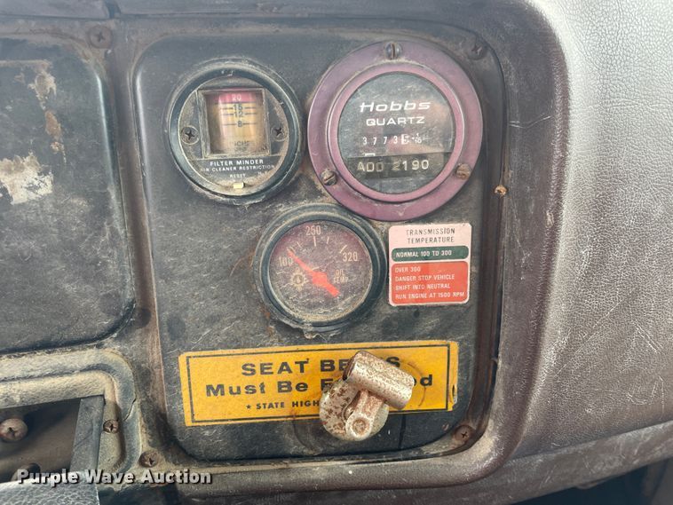 image for item II9328 1985 International 1754  dump truck