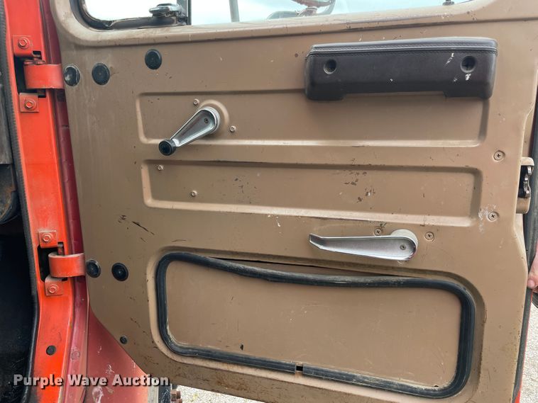 image for item II9328 1985 International 1754  dump truck