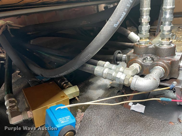 image for item II9328 1985 International 1754  dump truck