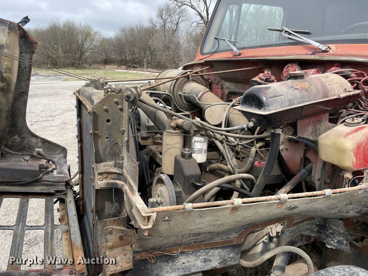 image for item II9328 1985 International 1754  dump truck