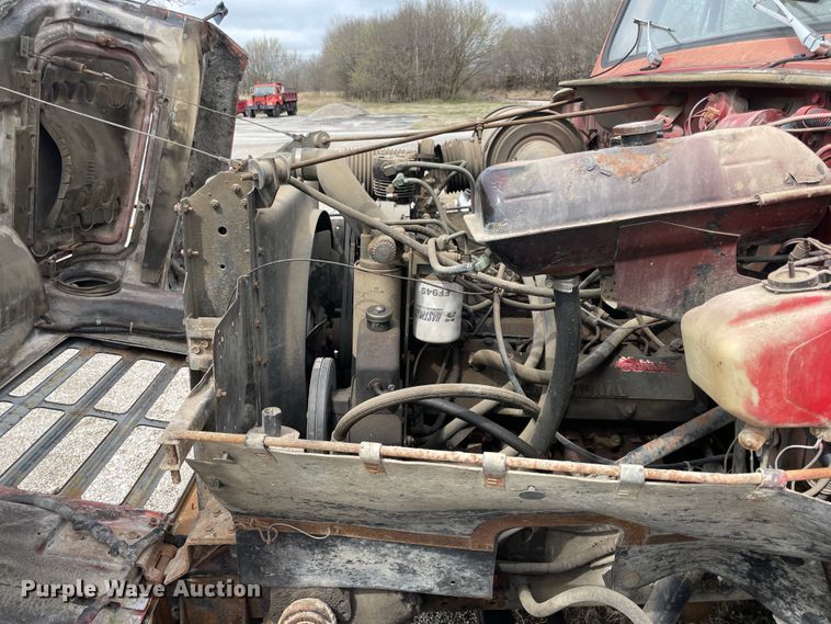 image for item II9328 1985 International 1754  dump truck