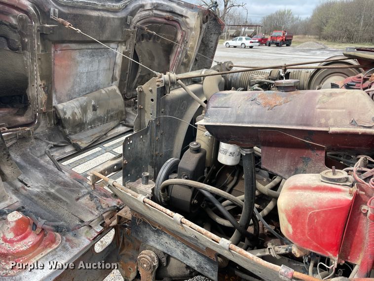 image for item II9328 1985 International 1754  dump truck