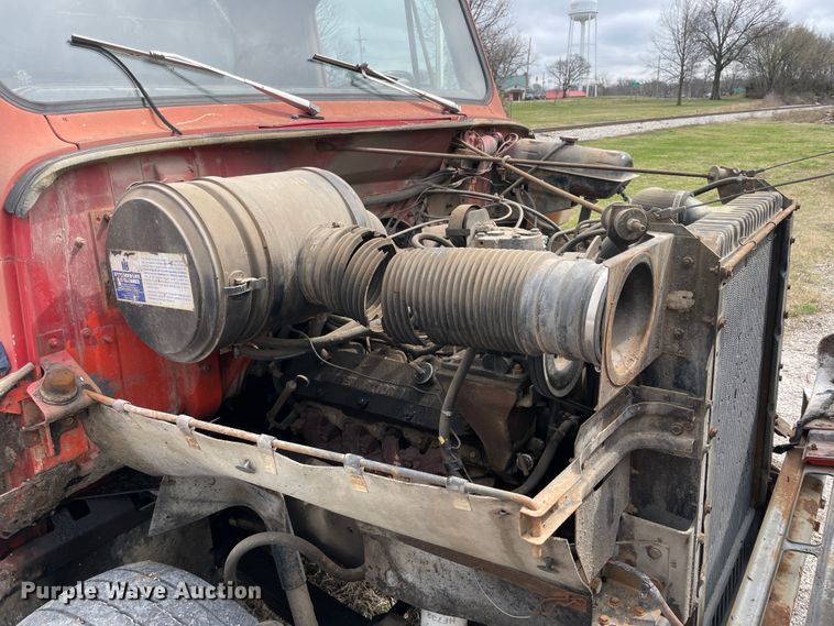 image for item II9328 1985 International 1754  dump truck