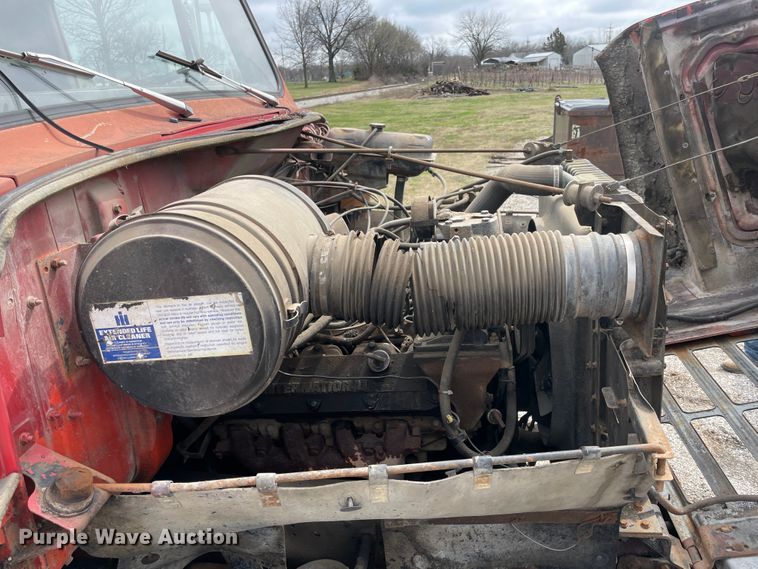 image for item II9328 1985 International 1754  dump truck