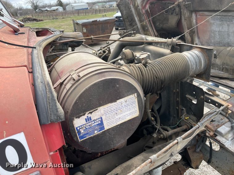 image for item II9328 1985 International 1754  dump truck