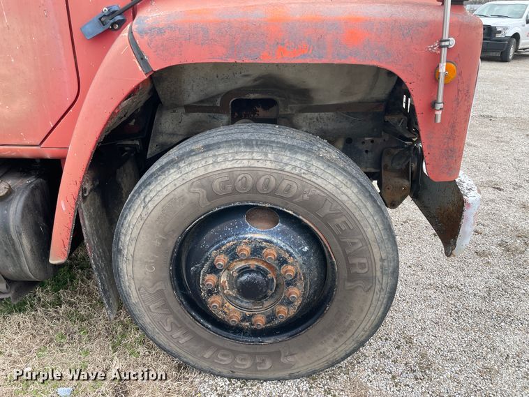 image for item II9328 1985 International 1754  dump truck