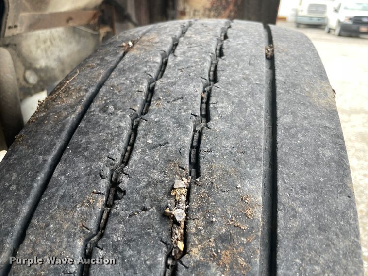 image for item II9328 1985 International 1754  dump truck