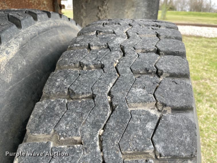 image for item II9328 1985 International 1754  dump truck