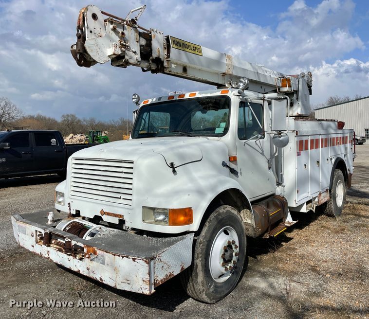 image for item II9329 1991 International 4900  crane truck