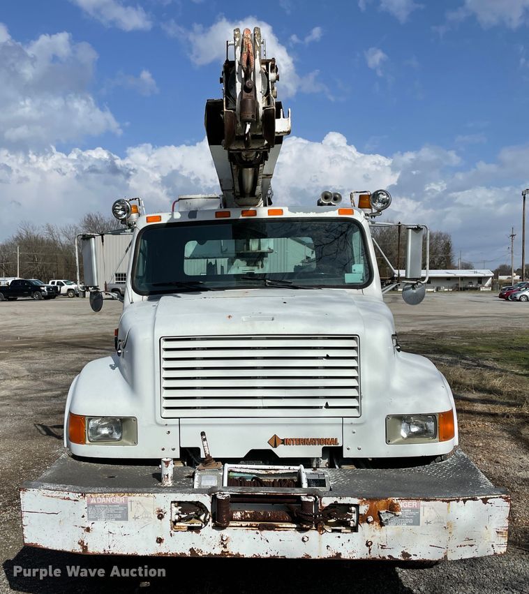 image for item II9329 1991 International 4900  crane truck