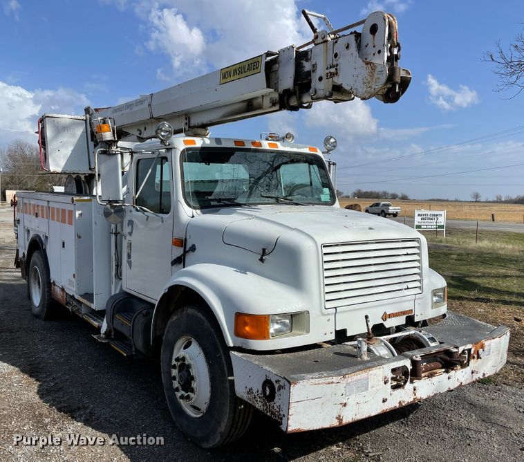 image for item II9329 1991 International 4900  crane truck
