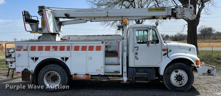 image for item II9329 1991 International 4900  crane truck