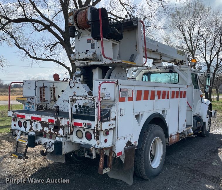 image for item II9329 1991 International 4900  crane truck