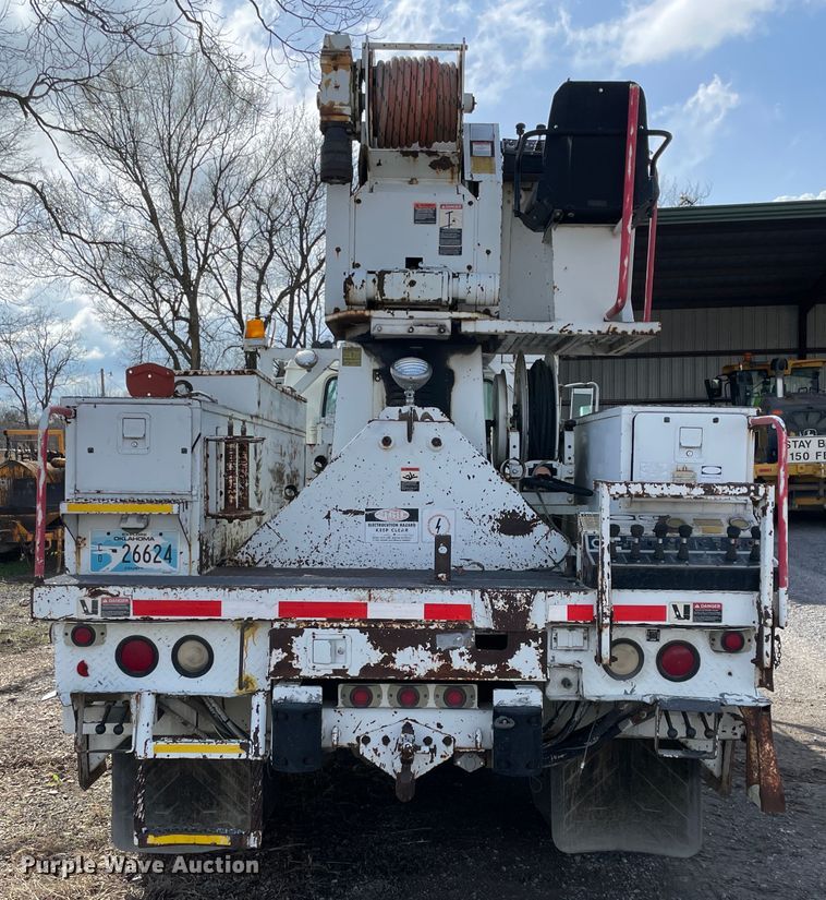 image for item II9329 1991 International 4900  crane truck