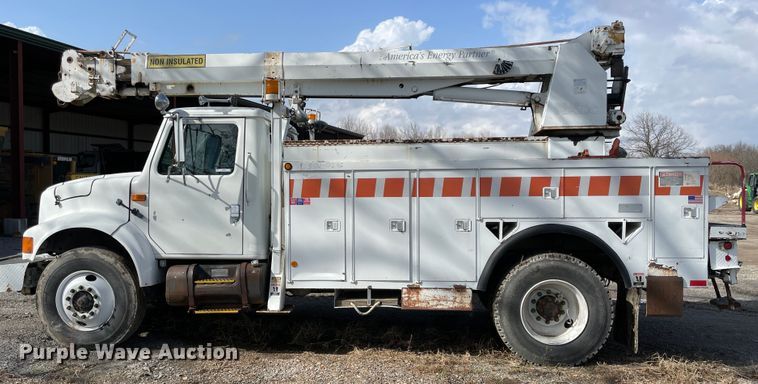 image for item II9329 1991 International 4900  crane truck
