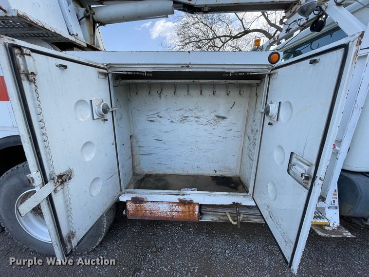 image for item II9329 1991 International 4900  crane truck