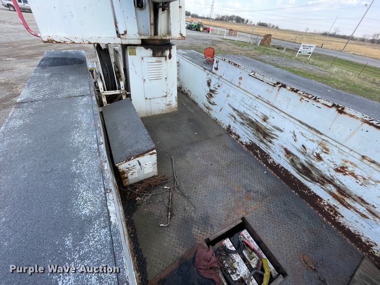 image for item II9329 1991 International 4900  crane truck