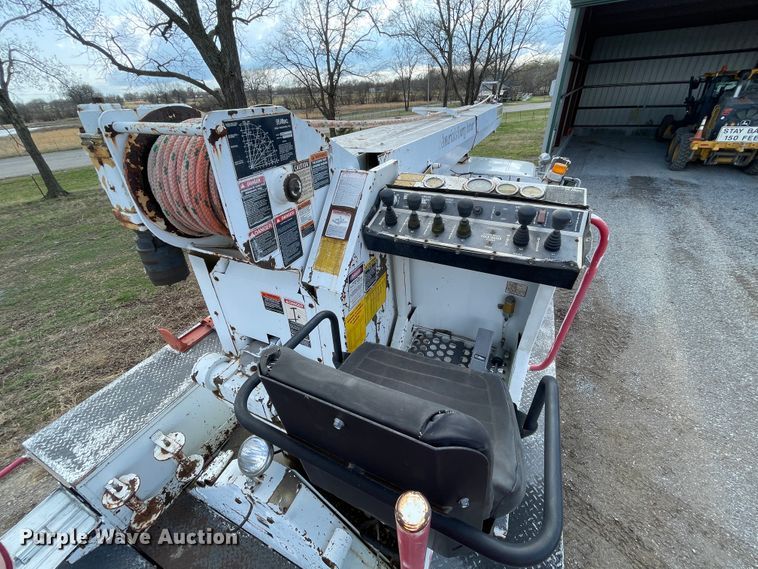 image for item II9329 1991 International 4900  crane truck