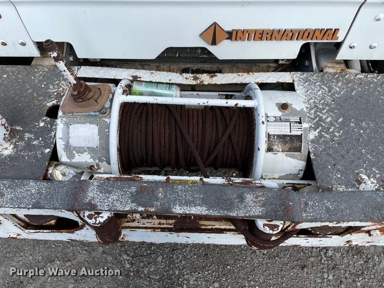 image for item II9329 1991 International 4900  crane truck