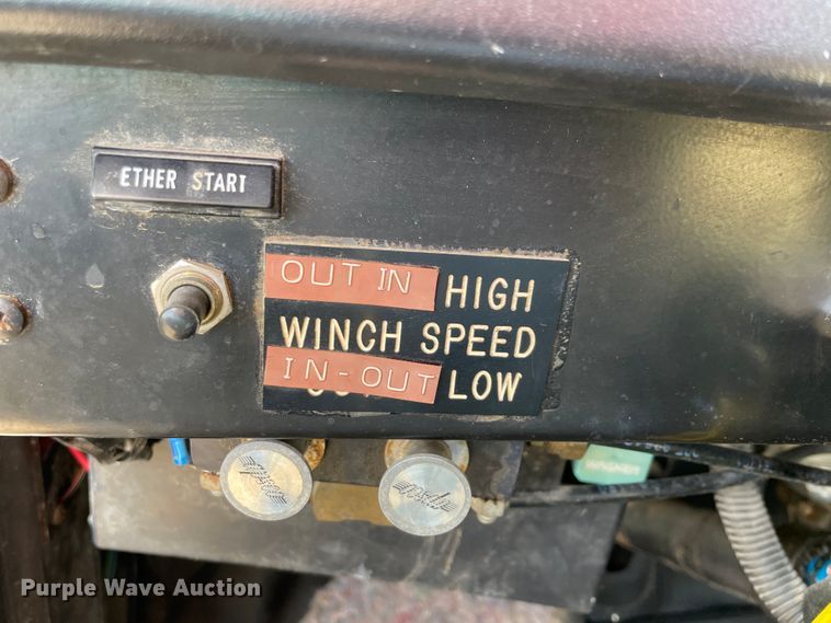 image for item II9329 1991 International 4900  crane truck