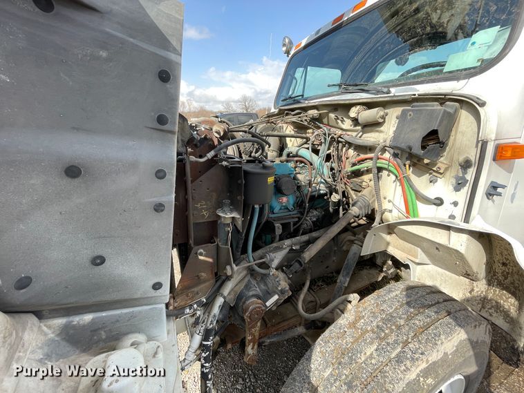 image for item II9329 1991 International 4900  crane truck