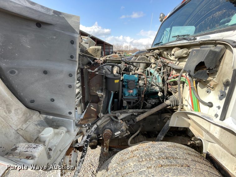 image for item II9329 1991 International 4900  crane truck