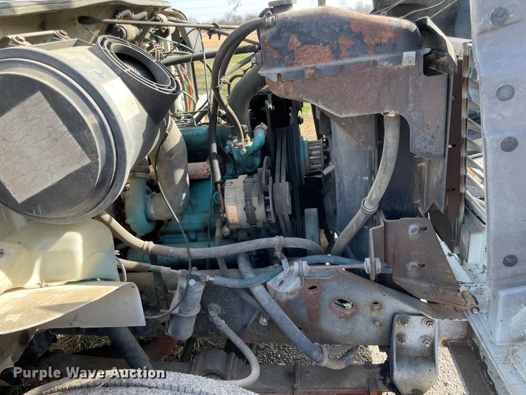 image for item II9329 1991 International 4900  crane truck