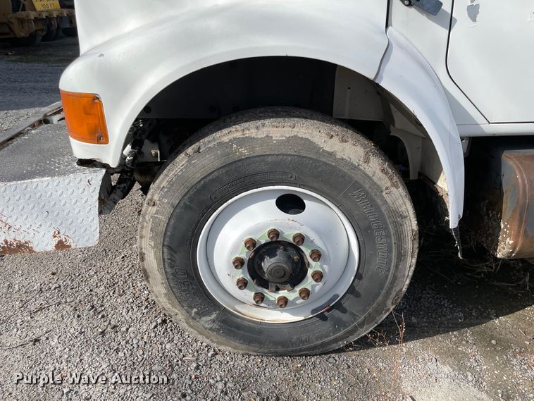 image for item II9329 1991 International 4900  crane truck