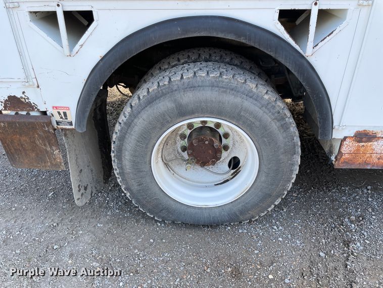 image for item II9329 1991 International 4900  crane truck