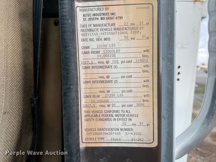 image for item II9329 1991 International 4900  crane truck