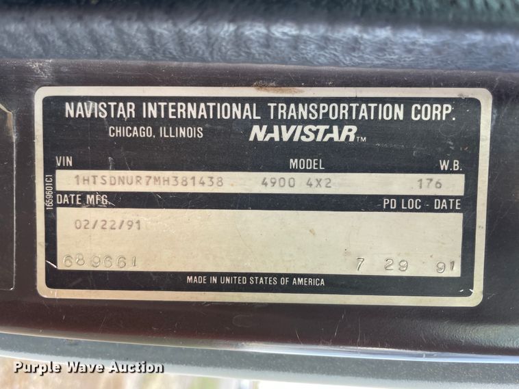 image for item II9329 1991 International 4900  crane truck