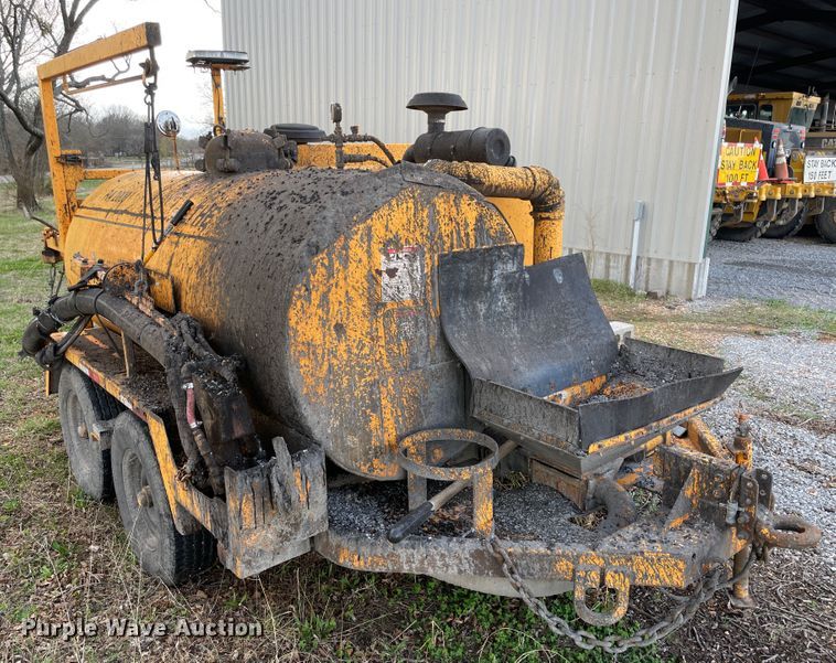 image for item II9330 Rosco RA2000 pot hole patcher