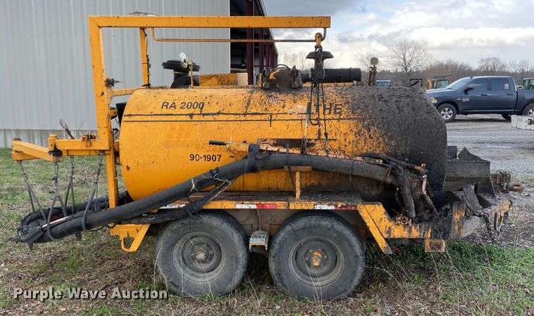 image for item II9330 Rosco RA2000 pot hole patcher