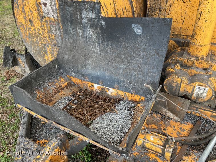 image for item II9330 Rosco RA2000 pot hole patcher