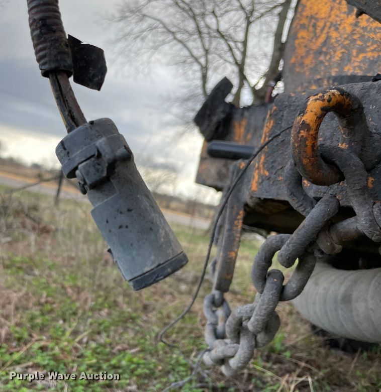 image for item II9330 Rosco RA2000 pot hole patcher