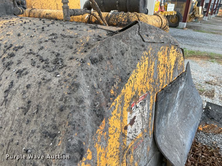 image for item II9330 Rosco RA2000 pot hole patcher