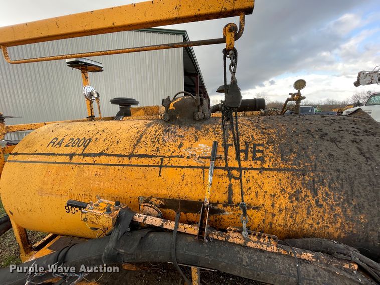 image for item II9330 Rosco RA2000 pot hole patcher