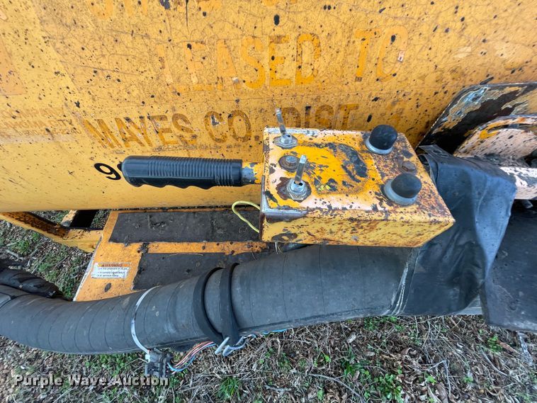 image for item II9330 Rosco RA2000 pot hole patcher