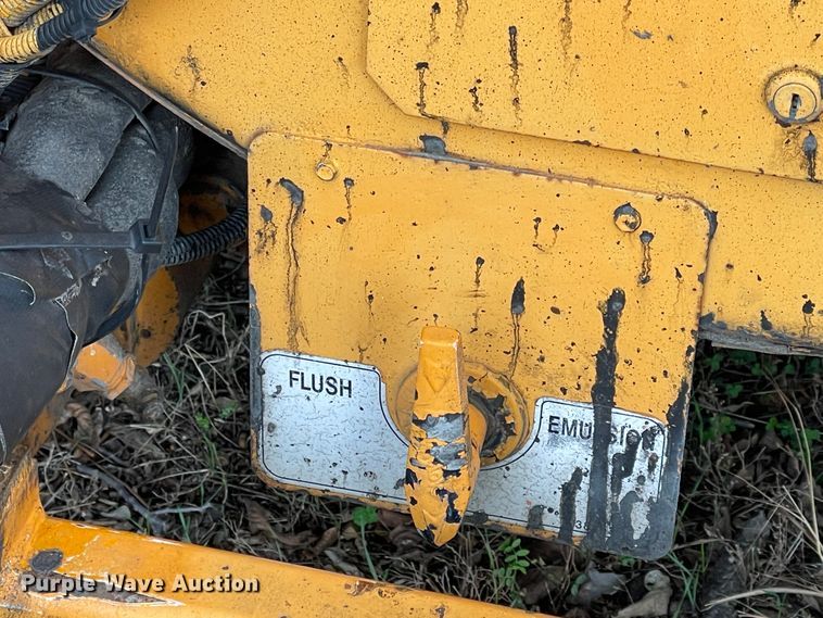 image for item II9330 Rosco RA2000 pot hole patcher