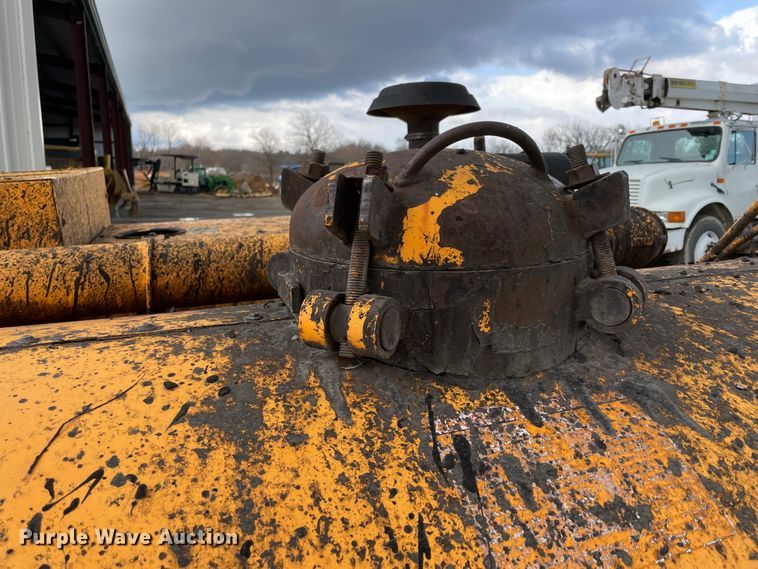 image for item II9330 Rosco RA2000 pot hole patcher