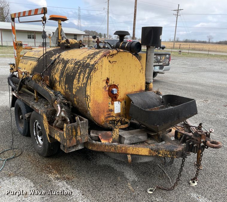 image for item II9331 Rosco RA2000 pot hole patcher